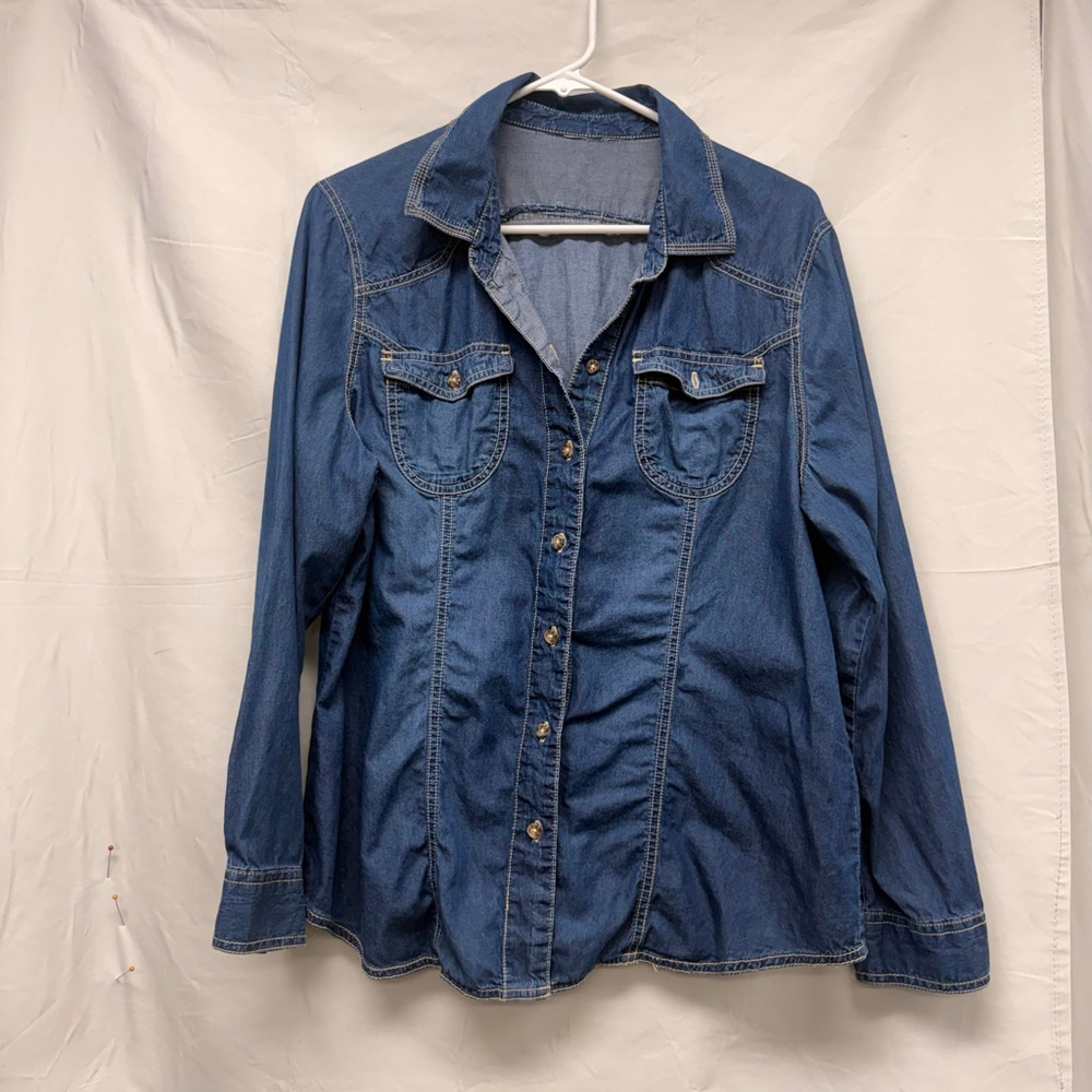 Women's unknown brand Blue Denim Button Down Shirt L /XL?